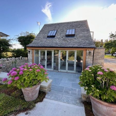 Idyllic Secluded Hideaway With Countryside Views On The Edge Of The Cotswolds Villa Hailey Exterior photo