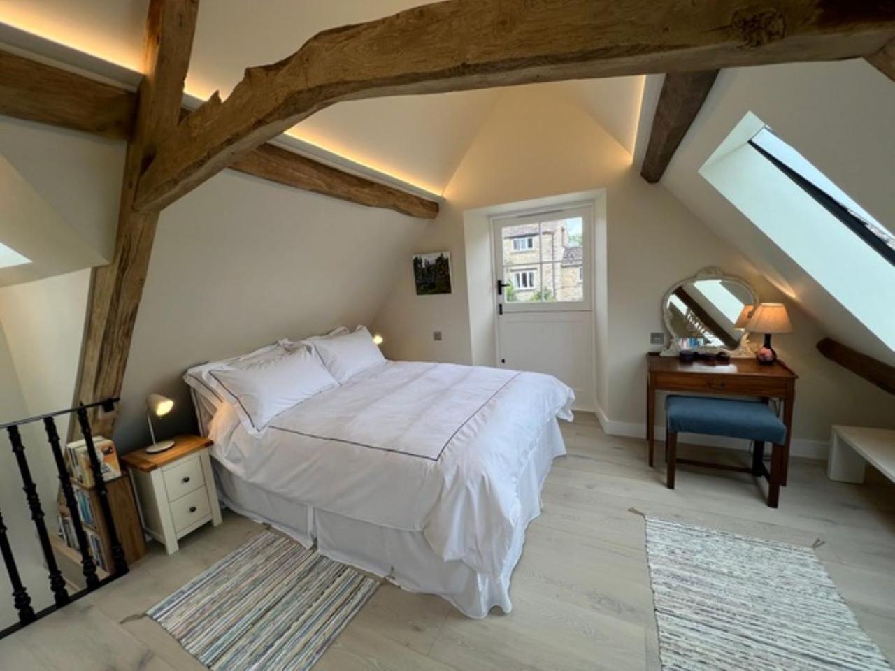 Idyllic Secluded Hideaway With Countryside Views On The Edge Of The Cotswolds Villa Hailey Exterior photo