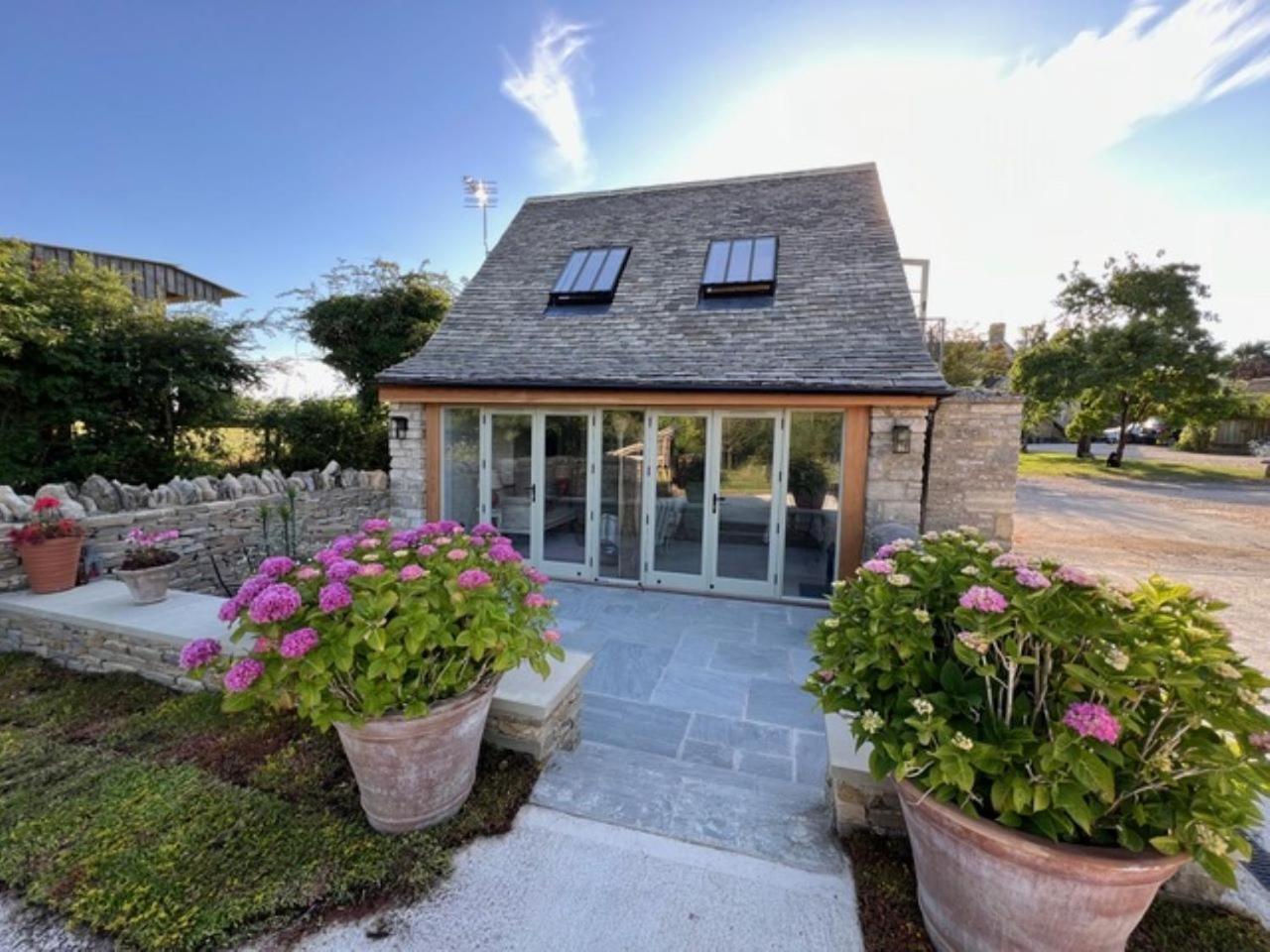 Idyllic Secluded Hideaway With Countryside Views On The Edge Of The Cotswolds Villa Hailey Exterior photo