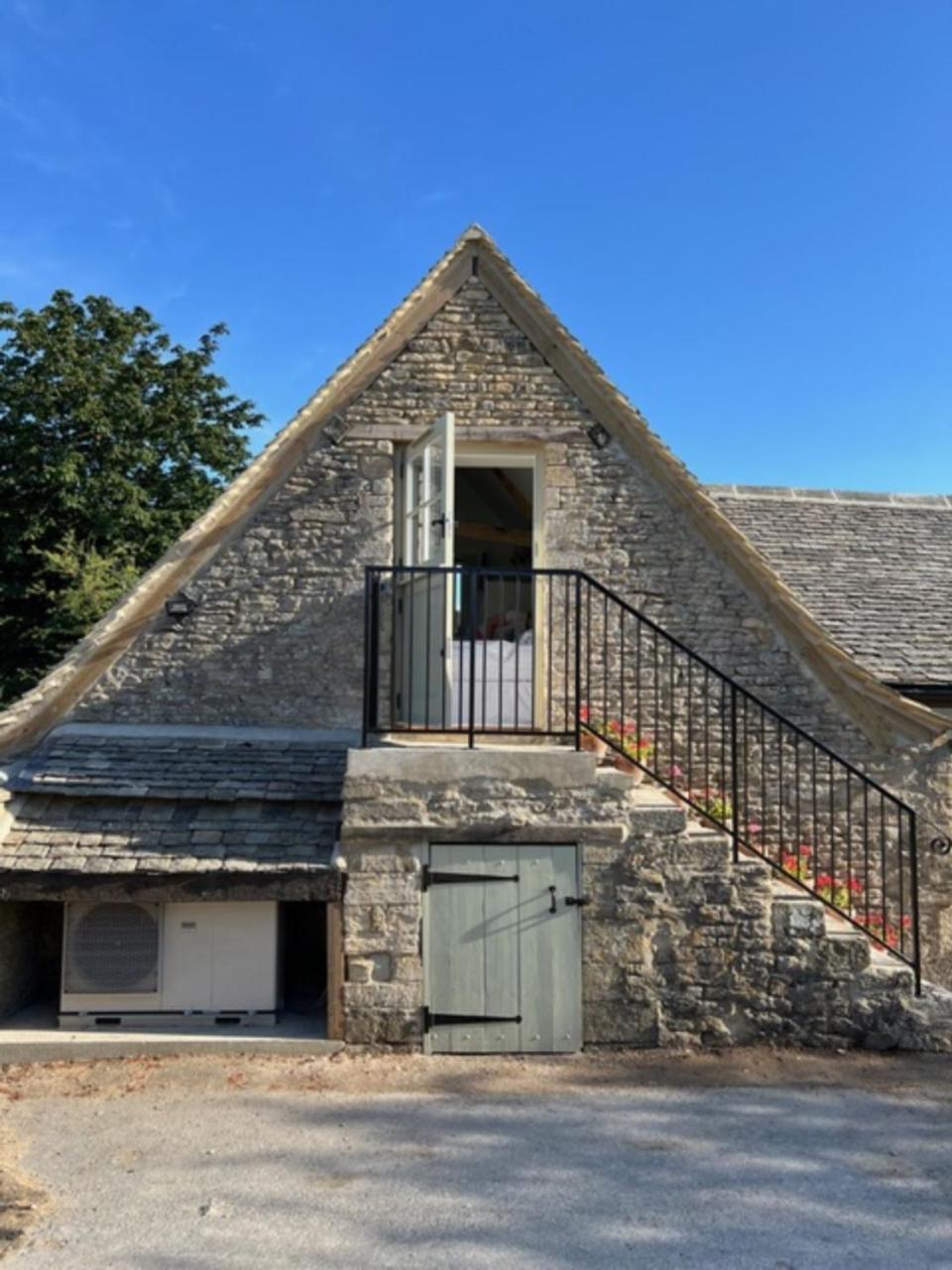 Idyllic Secluded Hideaway With Countryside Views On The Edge Of The Cotswolds Villa Hailey Exterior photo