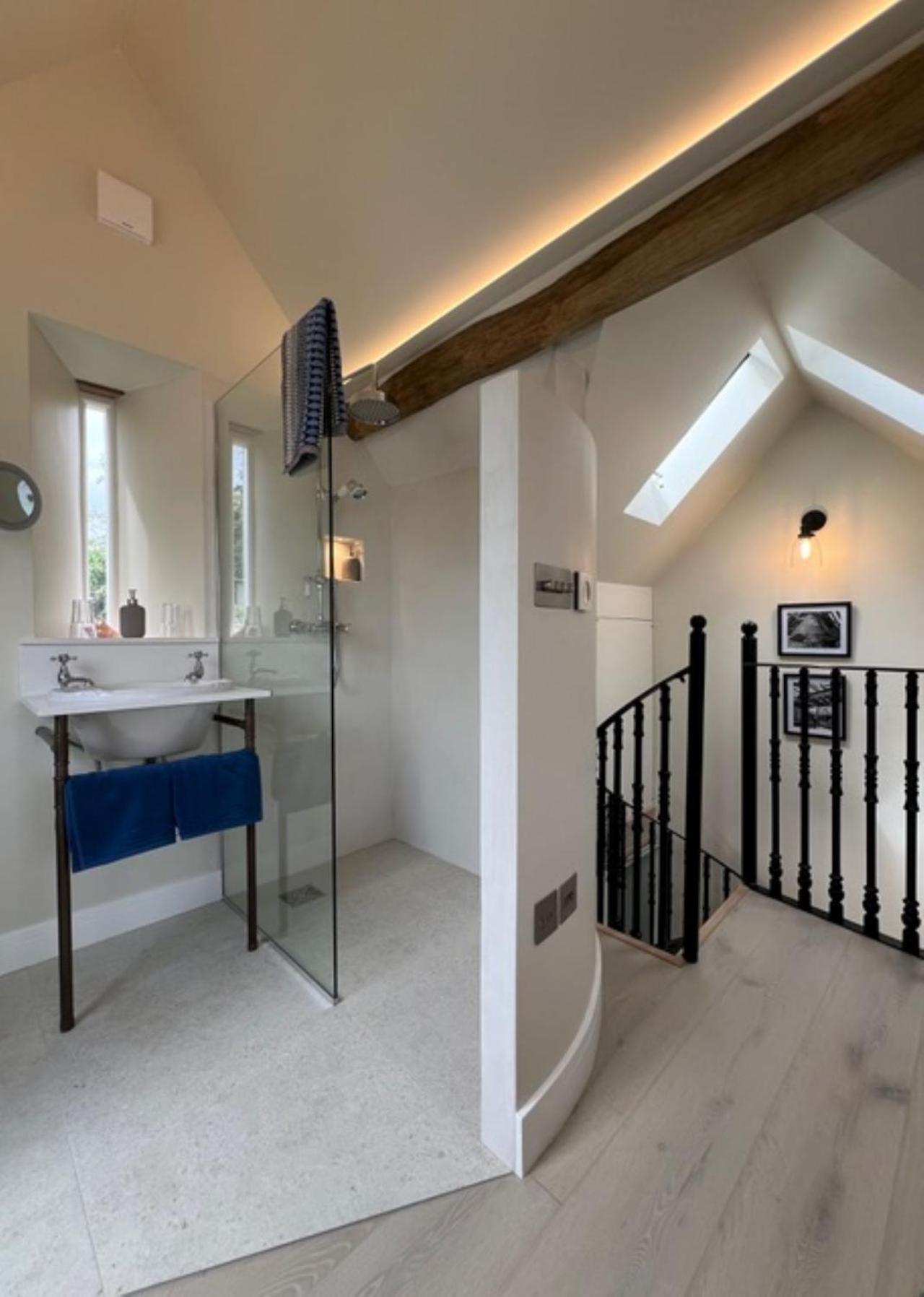 Idyllic Secluded Hideaway With Countryside Views On The Edge Of The Cotswolds Villa Hailey Exterior photo