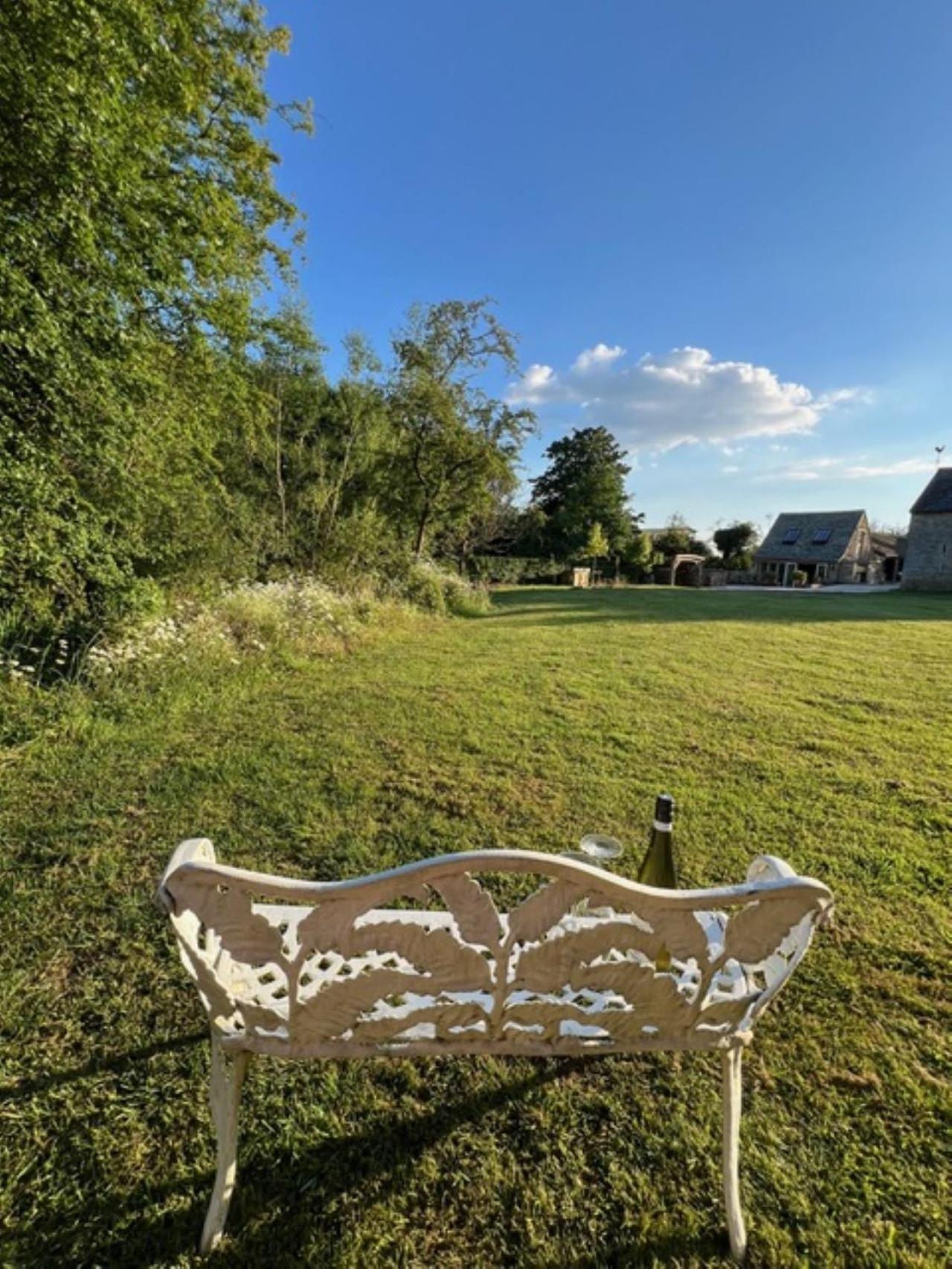 Idyllic Secluded Hideaway With Countryside Views On The Edge Of The Cotswolds Villa Hailey Exterior photo