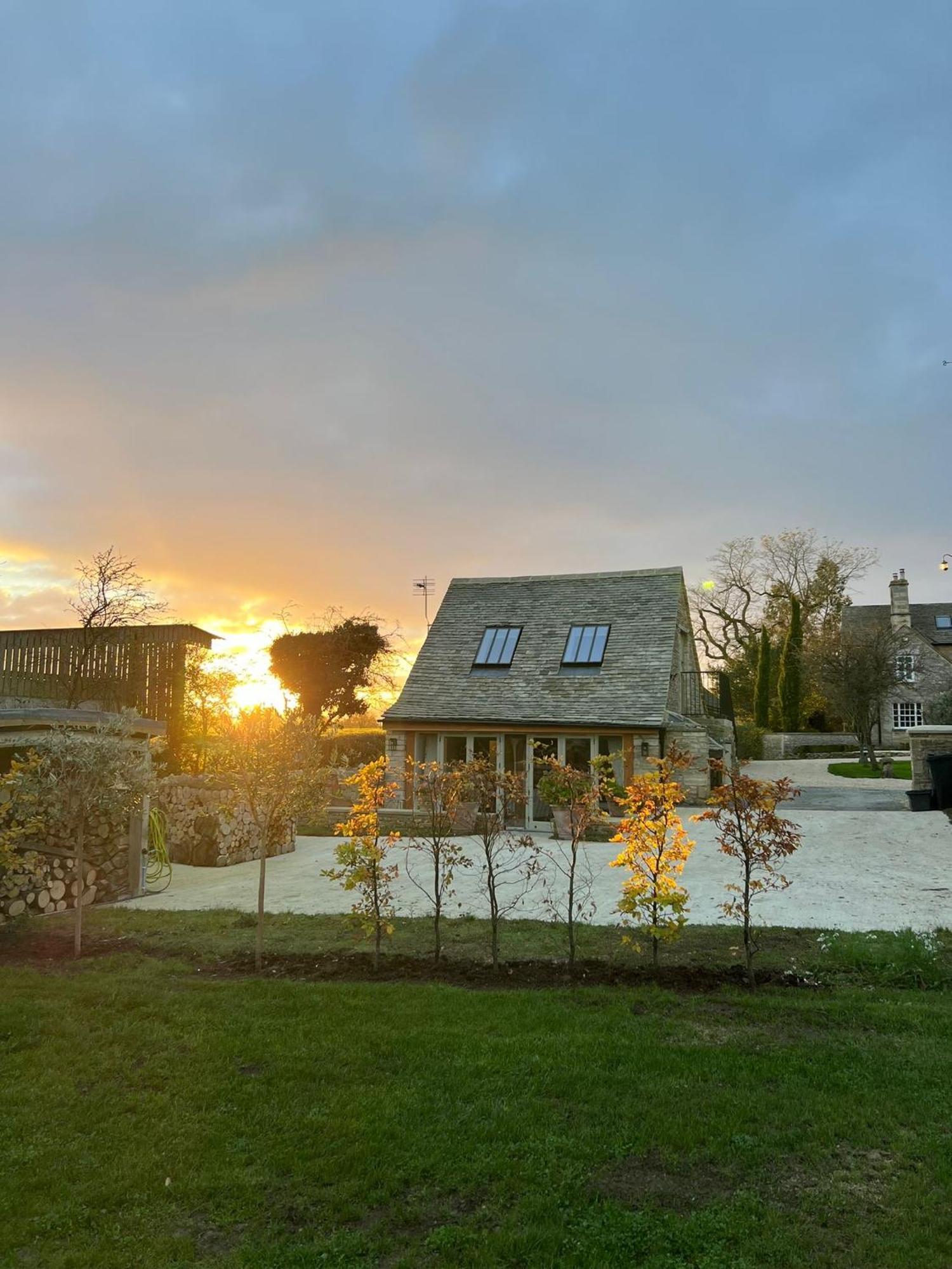 Idyllic Secluded Hideaway With Countryside Views On The Edge Of The Cotswolds Villa Hailey Exterior photo